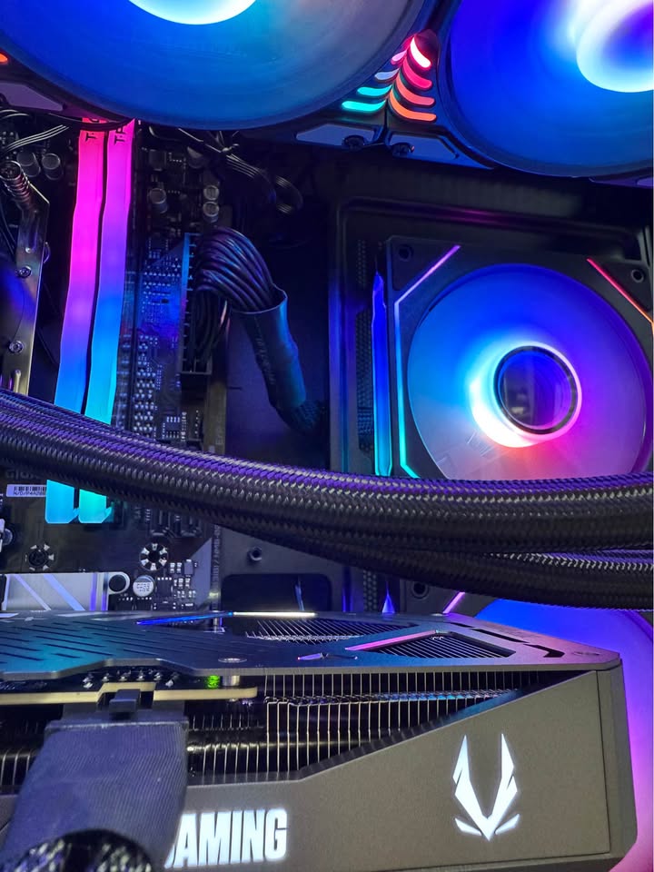 Ryzen 7 7700 + RTX 5070TI GAMING DESKTOP