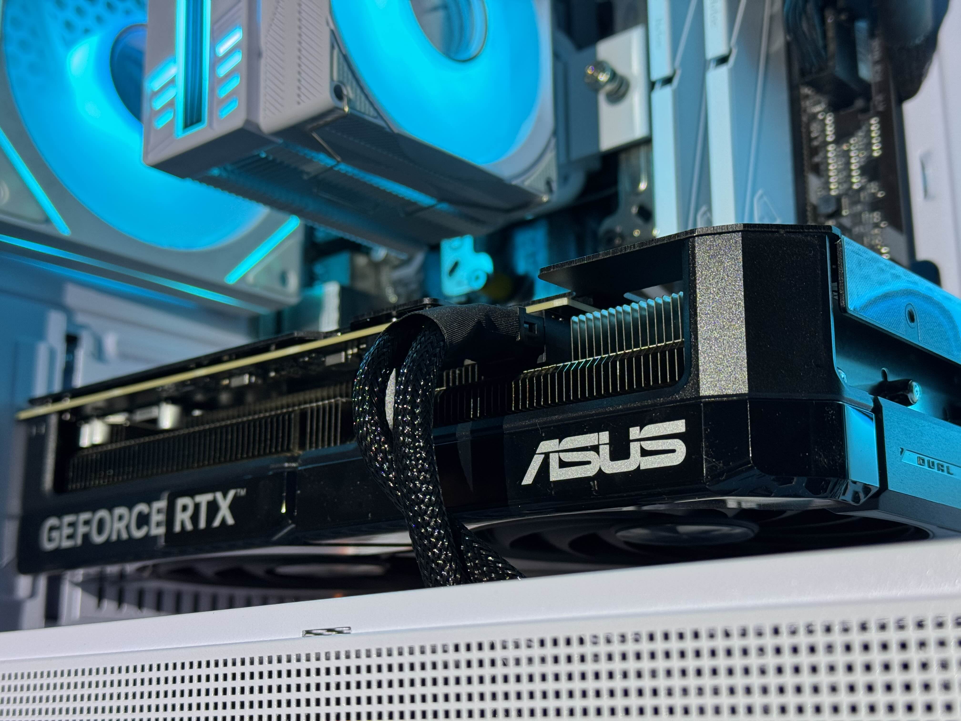 RYZEN 7 5700X| RTX 5070| 32GB DDR4| 1TB NVMe